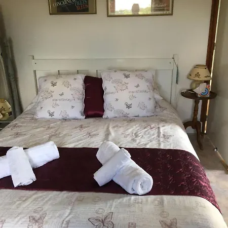 D' Hotes A Benaize Coulonges (Indre)