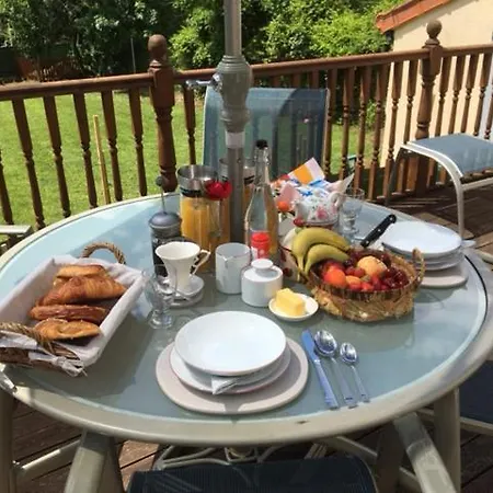 D' Hotes A Benaize Bed & Breakfast *