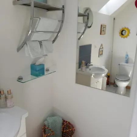 D' Hotes A Benaize Bed & Breakfast