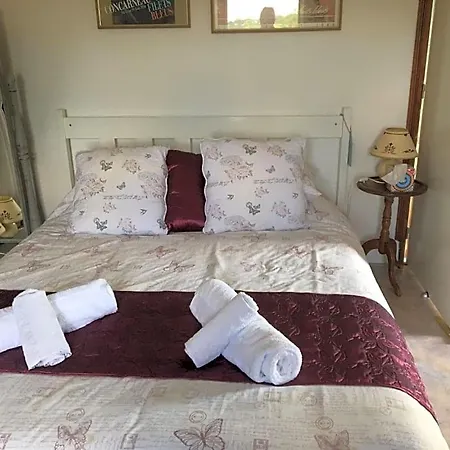 D' Hotes A Benaize Bed & Breakfast